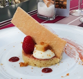 Dessert gourmand à la fraise